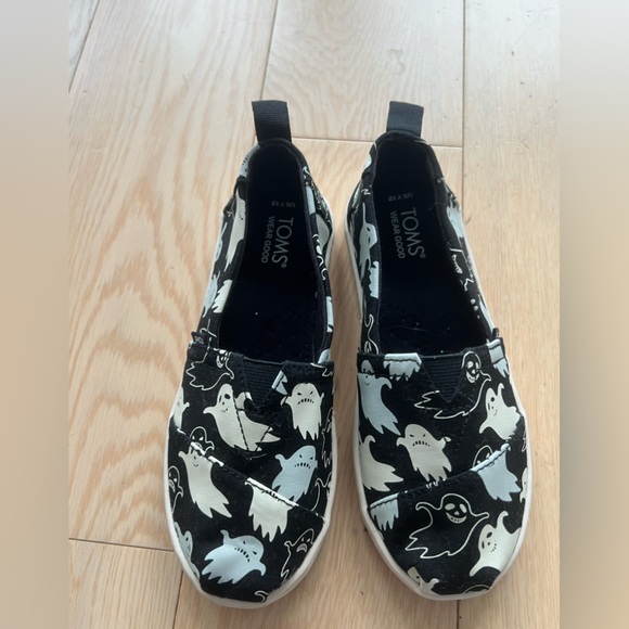 Toms Other - Size 12 Halloween Toms glow in the dark canvas shoes. Ghosts 👻
